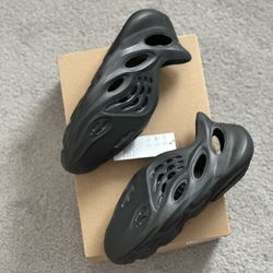 Adidas Yeezy Foamrunner Dark Onyx Kids Sizes 4K/6K/7K/1/2‼️Brand New‼️