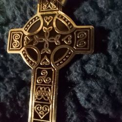 New Cross Pendant. Necklace. W/Box Chain