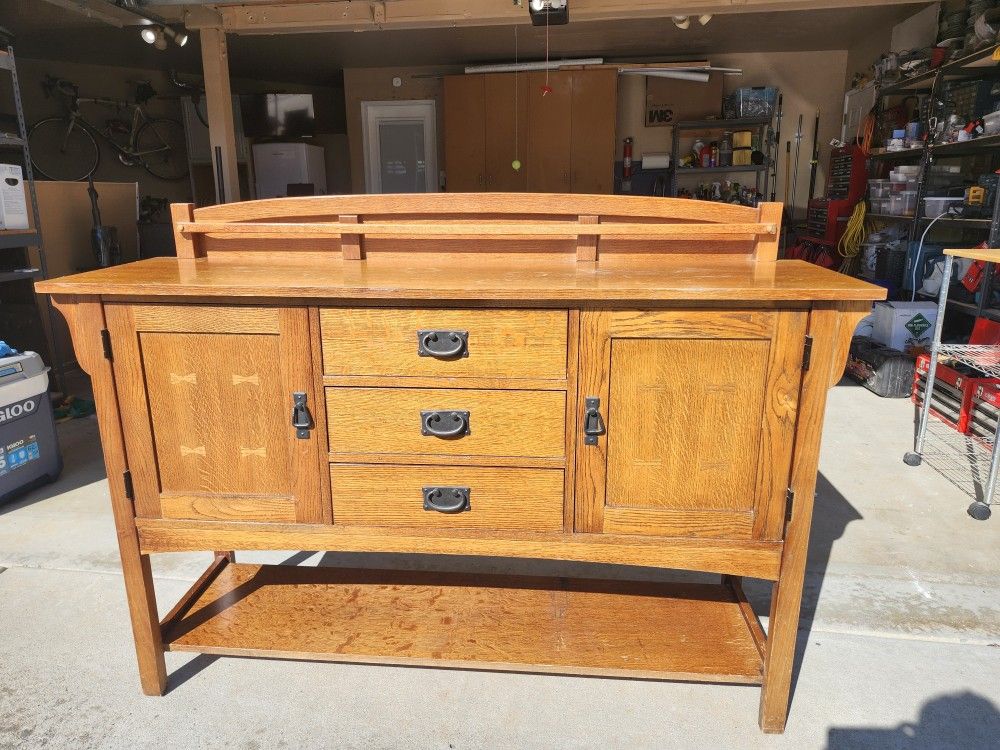 Bassett Oak Wood Sideboard With 3 Drawers And 2 Cabinets