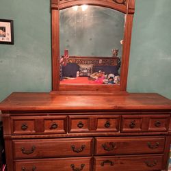Dresser With Mirror