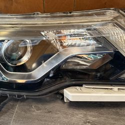 2018 Nissan Pathfinder Right headlight halogen 