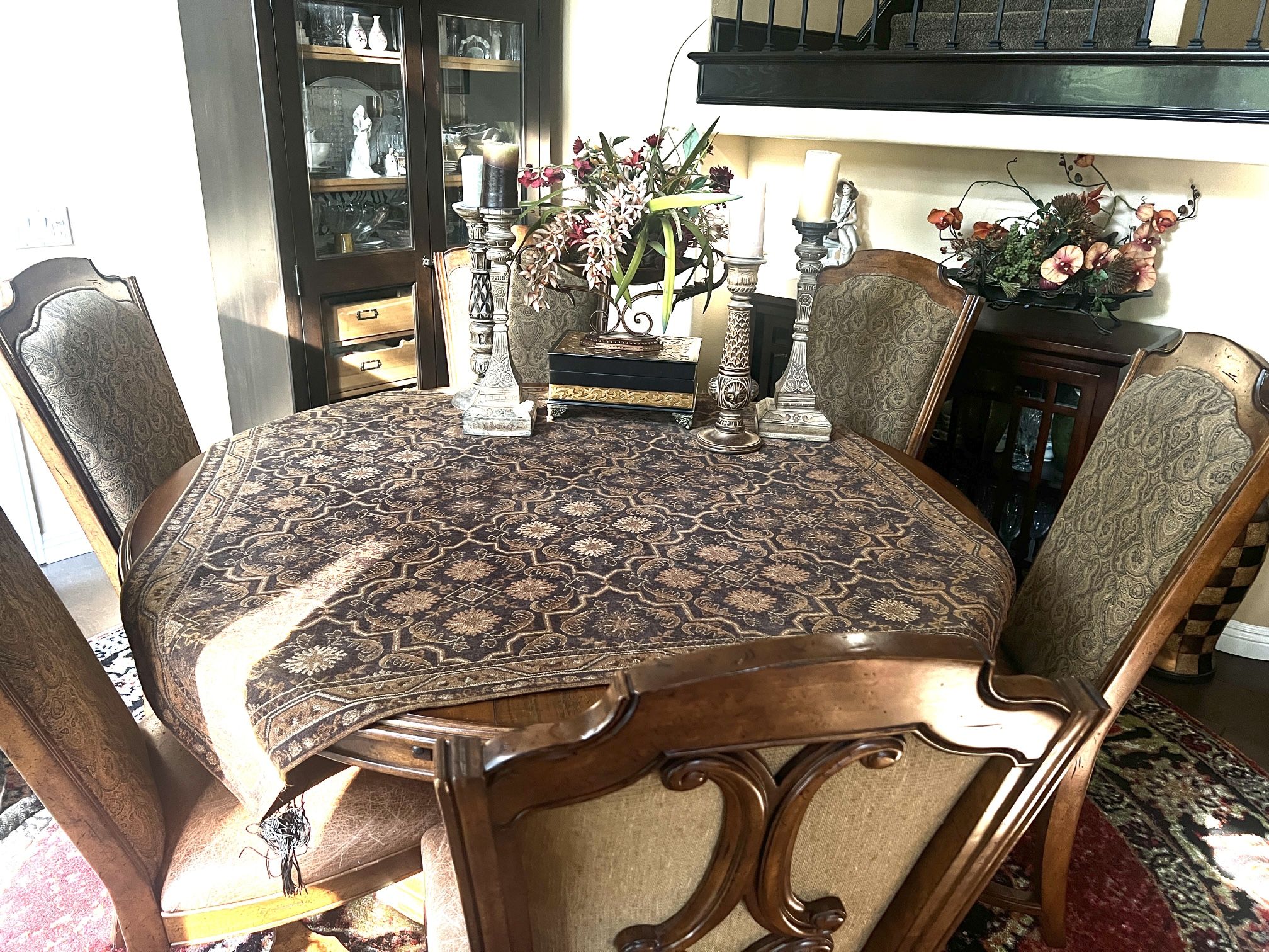 Price Reduced to move this weekend!!!! Stanley Round Dining Table with 6 chairs-NEED GONE!