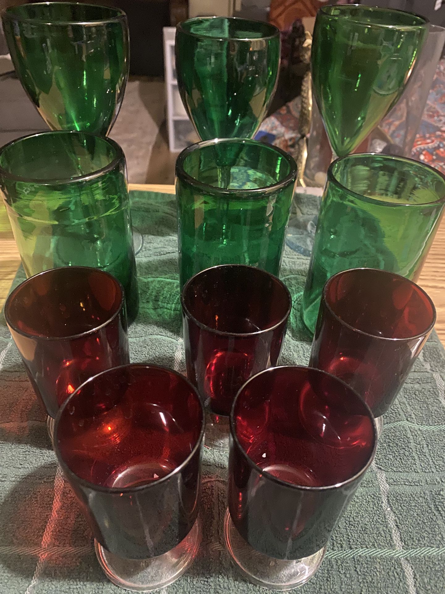 Red & Green Glassware - 11 Pieces.