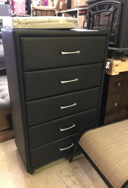 Brand new 5 Drawer Dresser, Faux Leather