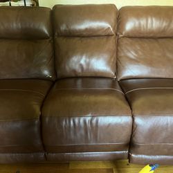 We Have A Full Set Leather Electric Couch Great Condition No Rip Or /Tears Plugs On Sides