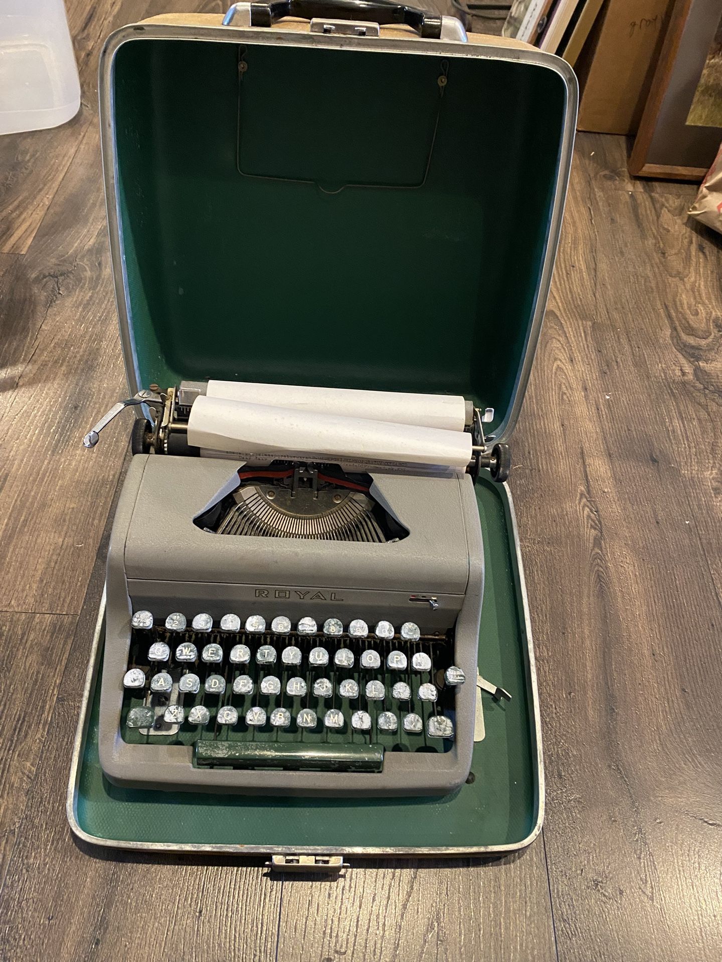 Vintage Royal Keystone, portable typewriter, elite, quiet deluxe