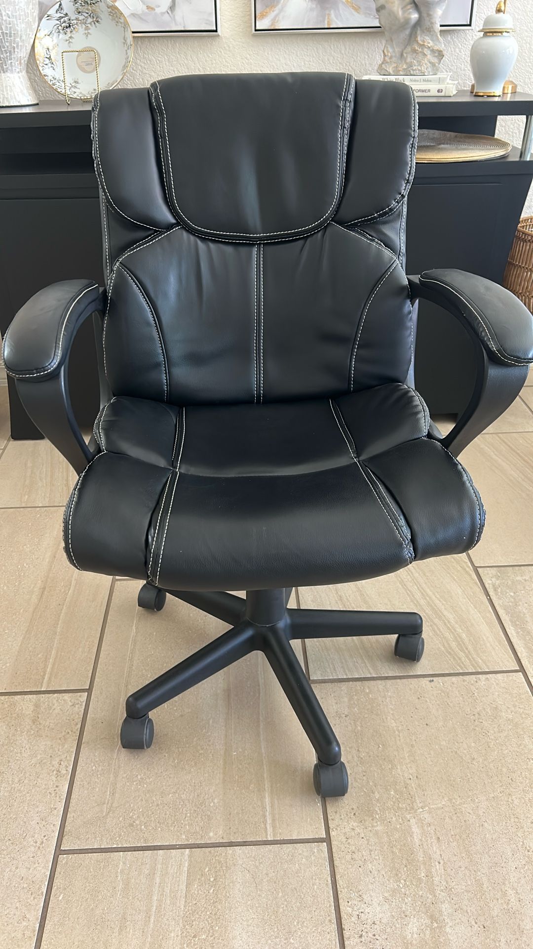 Ergonomic Leather-Padded Desk Chair with Lumbar Support