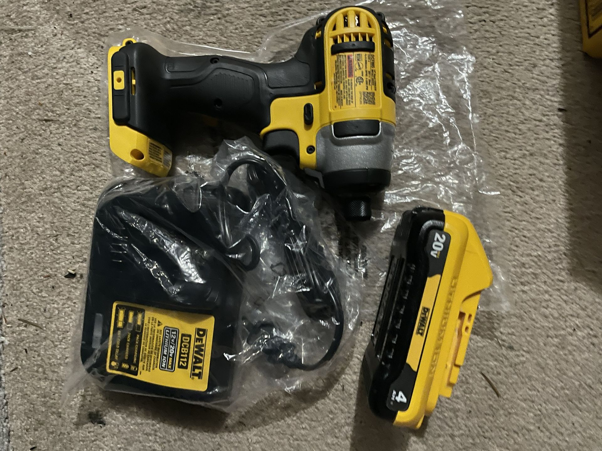 Dewalt 20 Volt MAX Cordless 1/4 Impact Driver, (1) 20 Volt