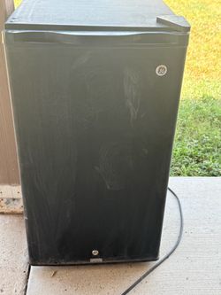 GE Compact Refrigerator