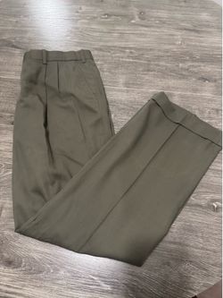 Very Good Men’s Size 36/32 “Executive Classic” Dress Pants.