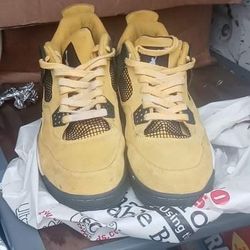 Retro Lightning. Jordan's size 10