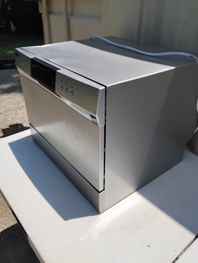 Danby Countertop Dishwasher New Scratch/Dent
