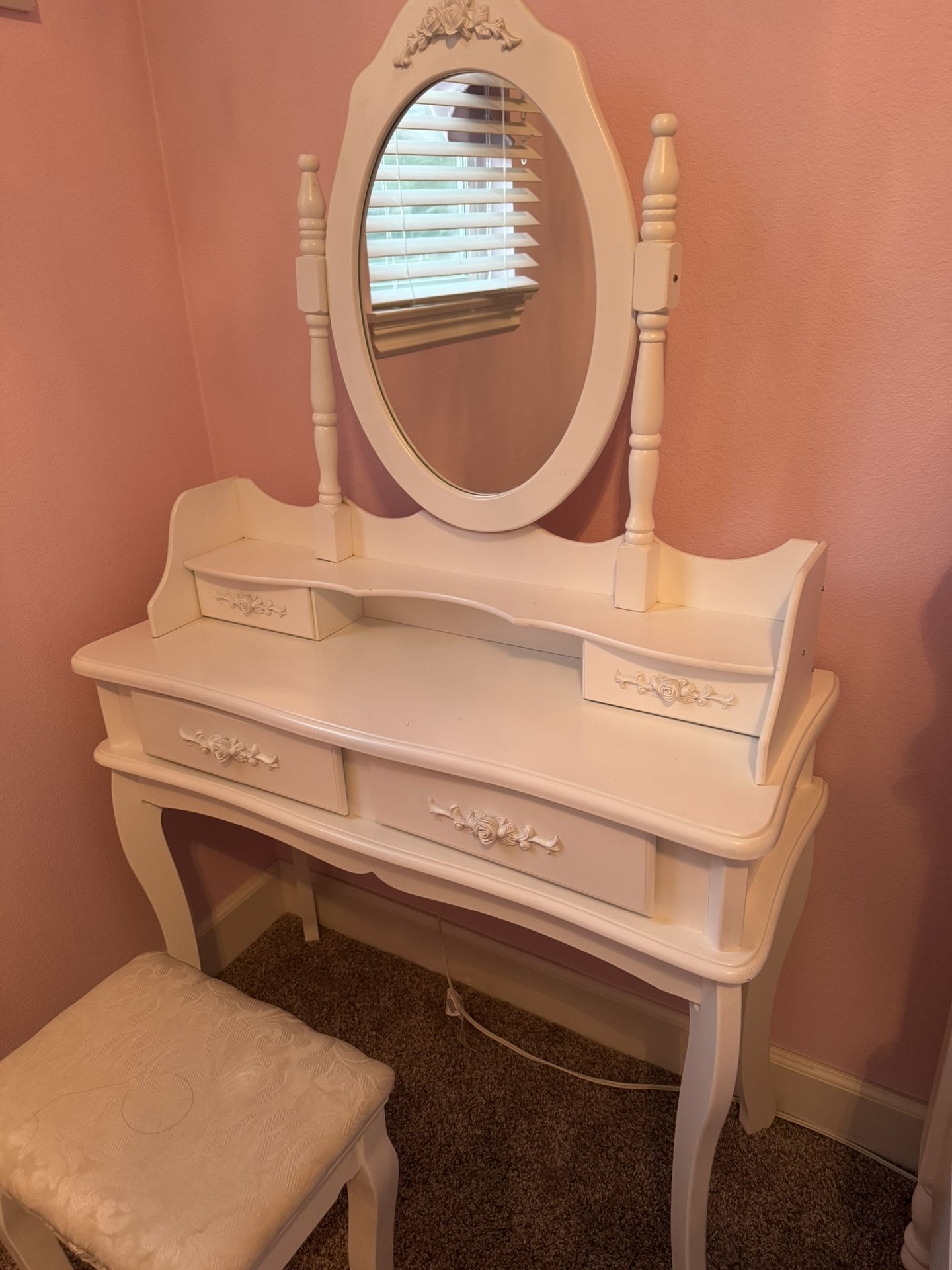White Vanity With Stool