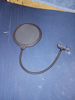 Shield pop filter