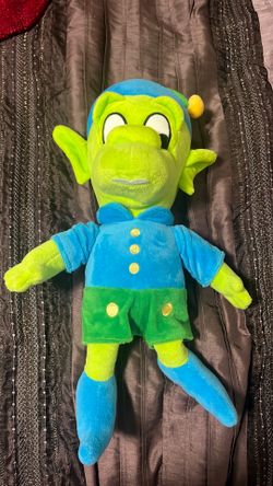Universal Studios ” Happy Green Elf Plush Park Exclusive