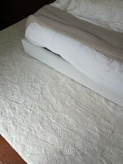 Free 13 x 10 rug - shag white