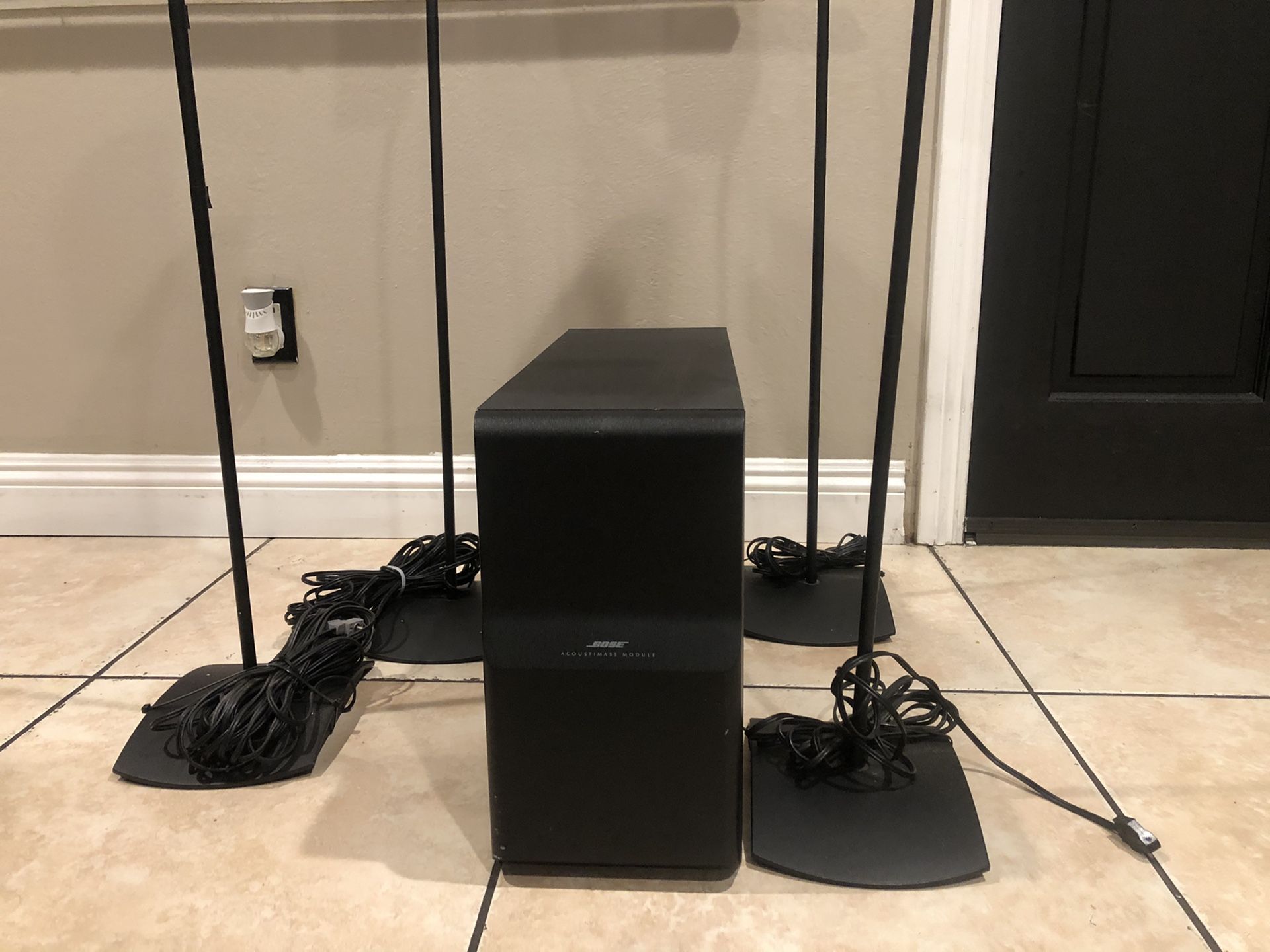 Bose Acoustimass 10 series Double cube speakers & Bass w/stands