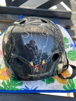 Disney pirates of Caribbean size 10-05-07 helmet