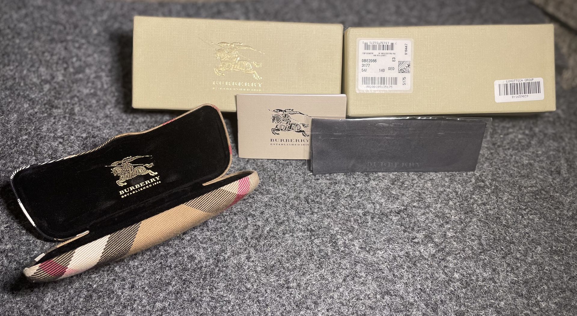 Burberry Nova Check Hard Clamshell Eyeglass CASE ONLY, Original Box, COA, Cleaning Cloth & 2009 Fragrances Teddy Bear