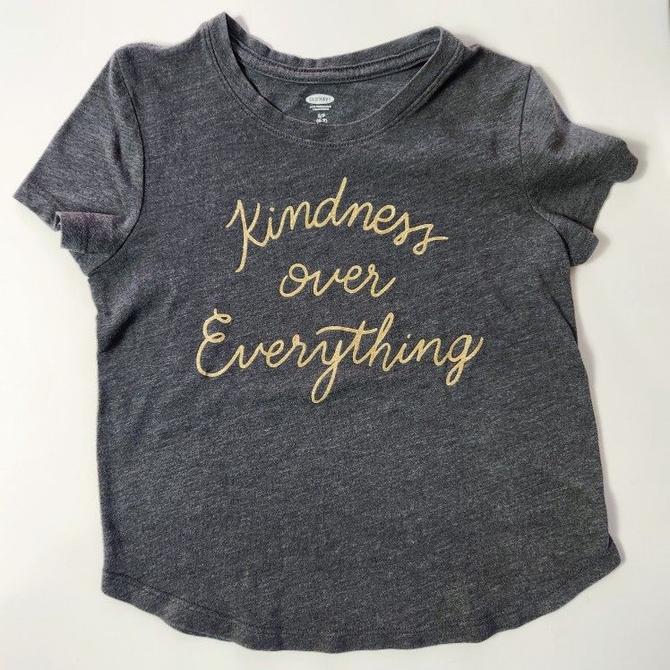 Girl's Gray T-shirt Size: 6/7 S/P