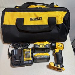 Dewalt 20v battery, light, charger and bag kit