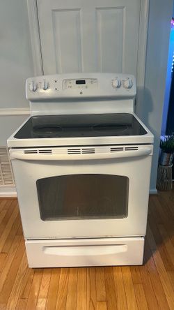 GE White Glass Top Electric Stove