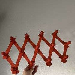 Vintage Accordion Red Wood Expandable 13 Peg Wall Hanger Mug Coat Hat Ornament Jewelry Rack