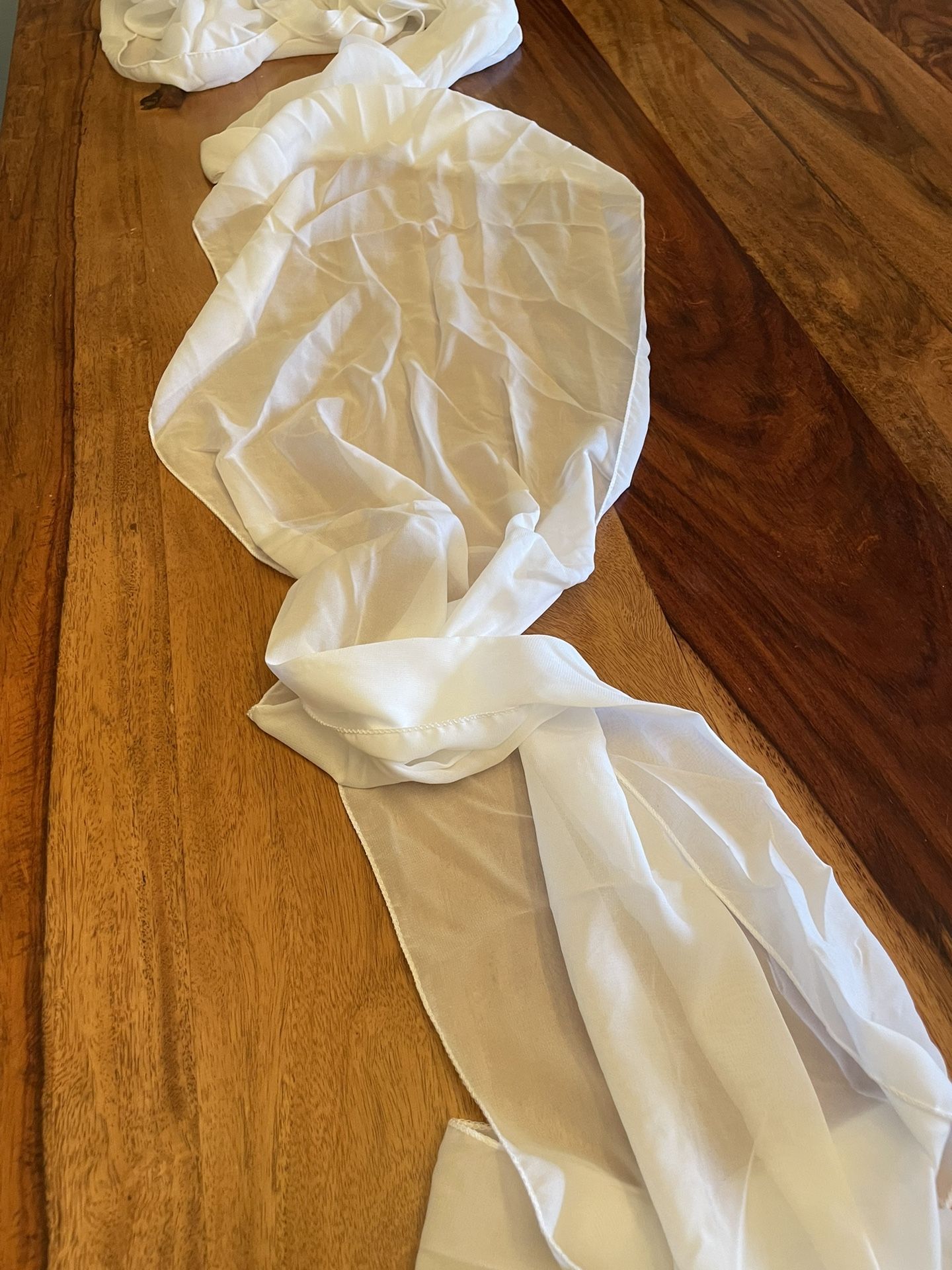 20 Sheer White Table Runners