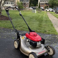 Honda HRR2167 Lawnmower With Self Propel 