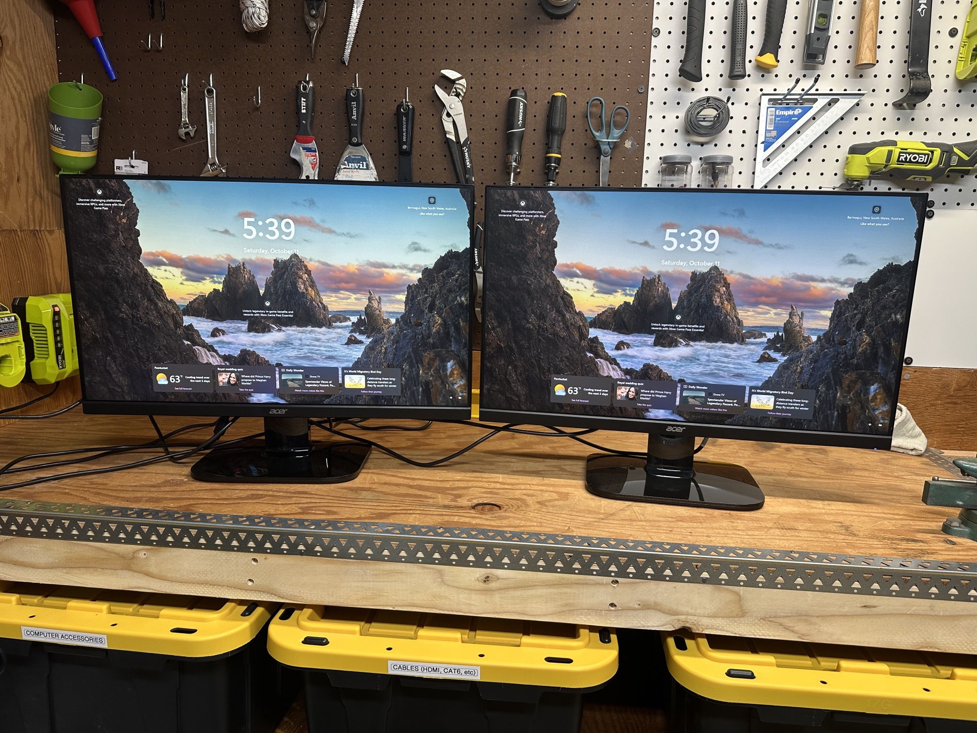 Computer Monitors And Mount