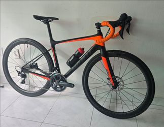 Giant Defy Advanced 2 Carbon Endurance Road Bike