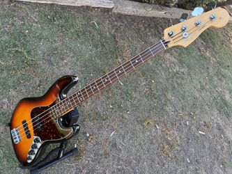 Fender Deluxe Active Jazz Bass 