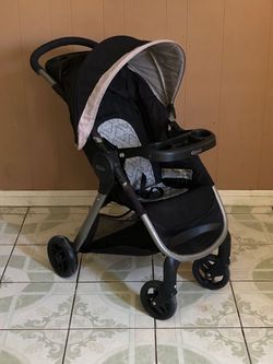 LIKE NEW GRACO CLICK CONNECT STROLLER!!!!