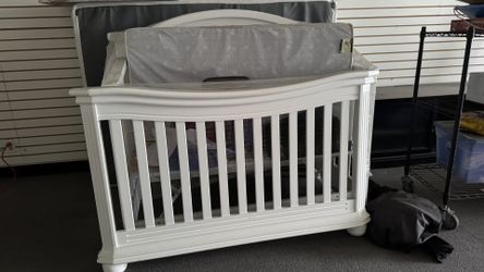 Used White Crib