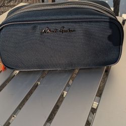 ROBERT GRAHAM NWT NAVY TOILETRY BAG 