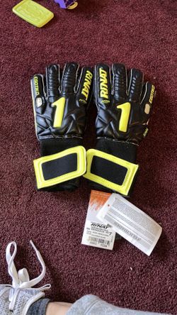 NWT Rinat soccer goalie gloves size 7 with finger save