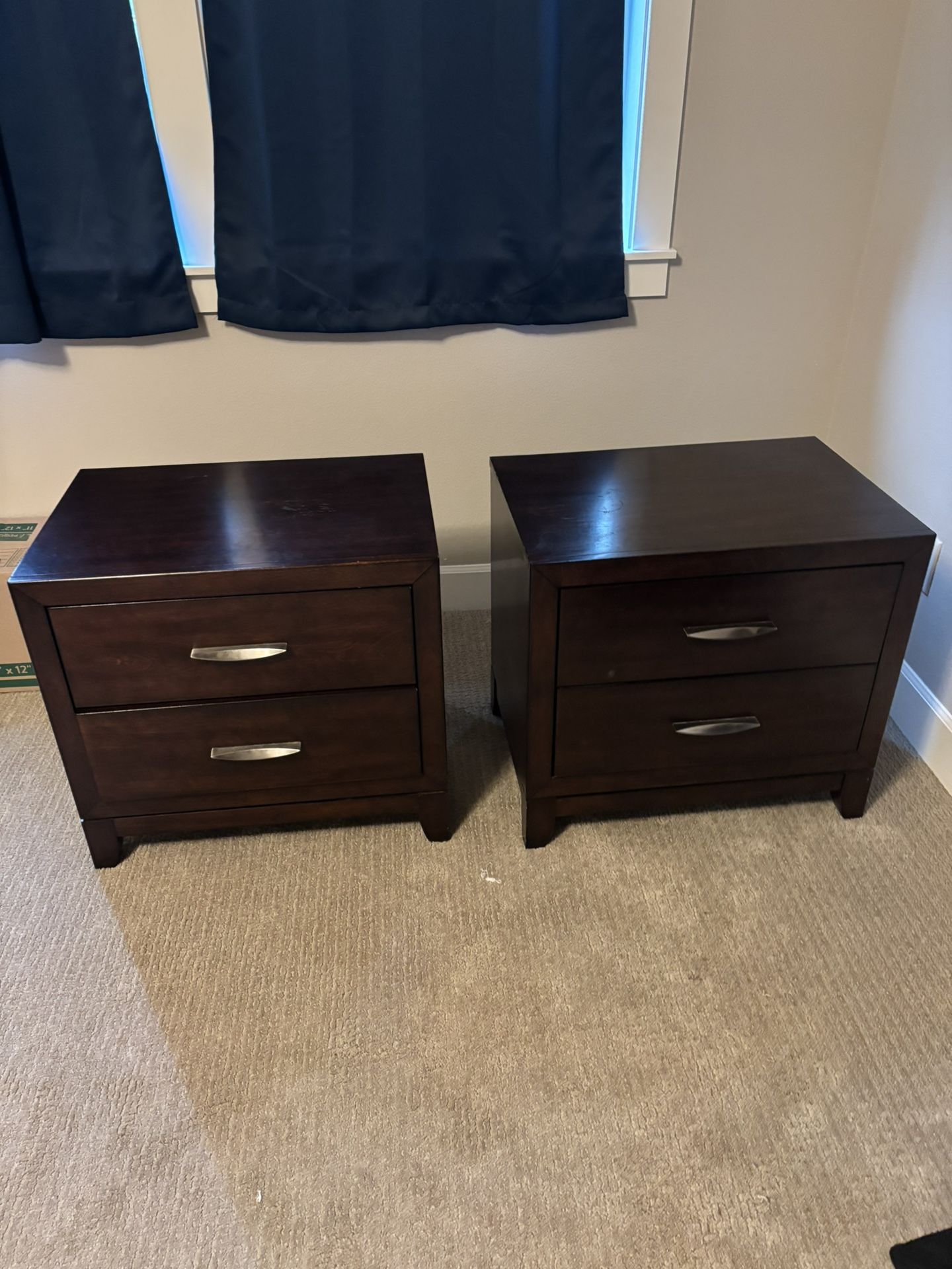 Set of nightstands