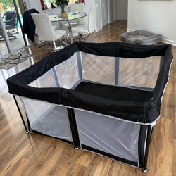 Foldable playpen