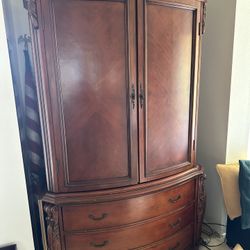 Wood armoire 