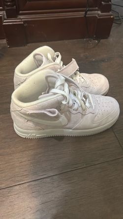 Pink Nikes size 8.5