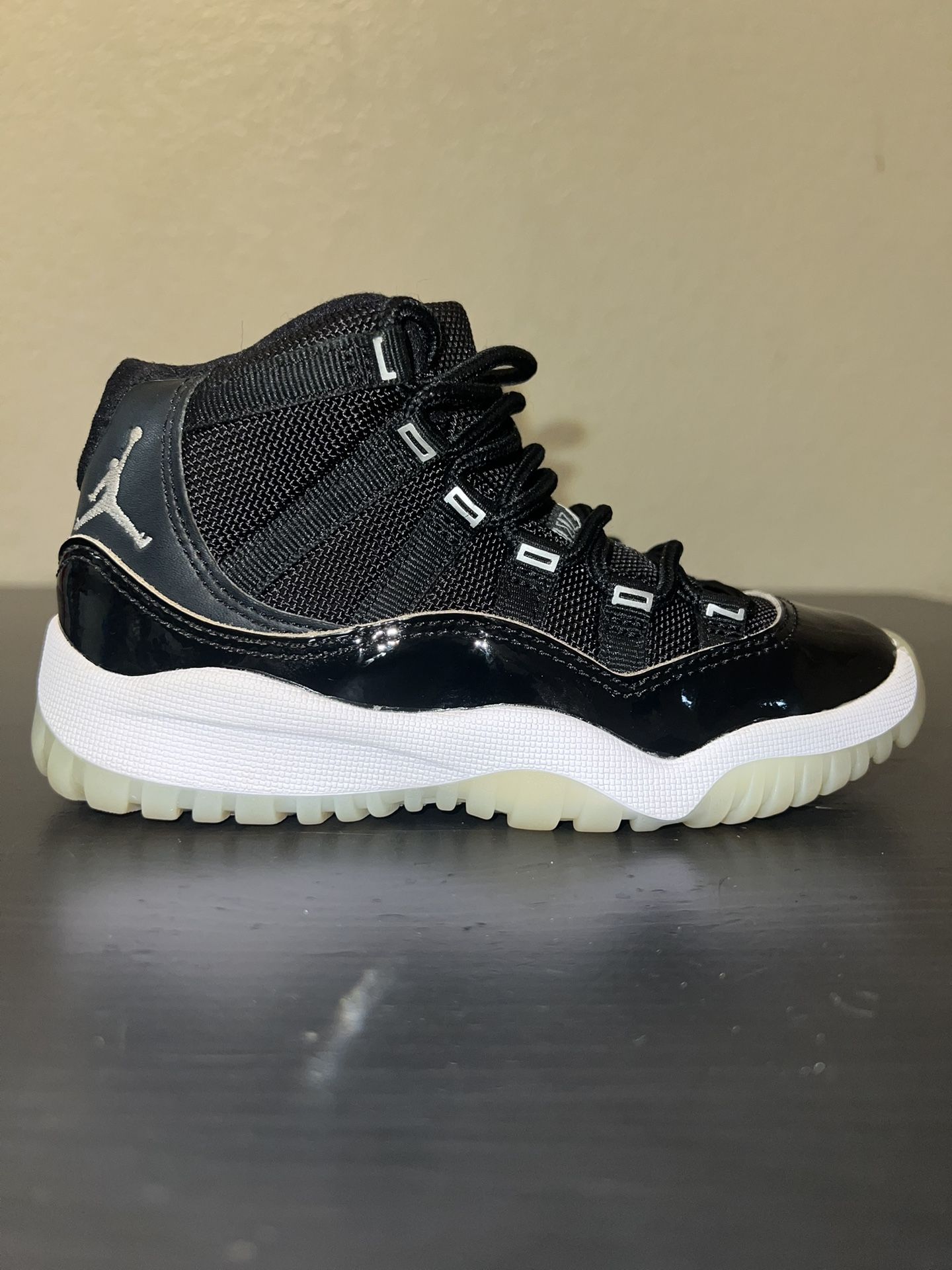 Kids Jordan 11 Retro ‘Julibee’ Size 11c