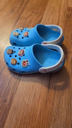 Crocs cocomelon size 9c