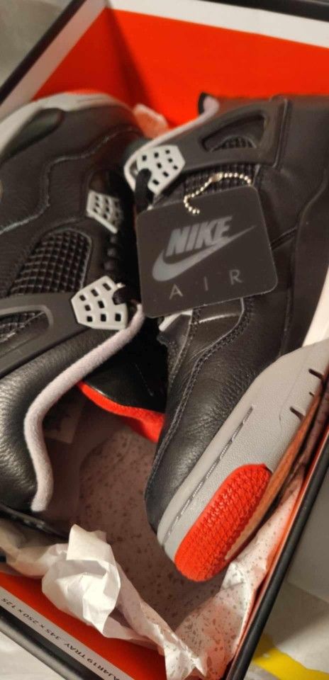 Jordan 4 Bred