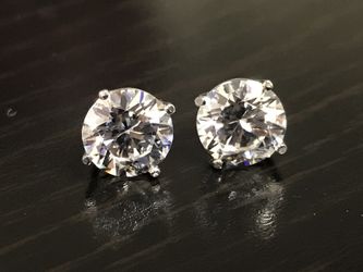 4 carats CZ set on white gold