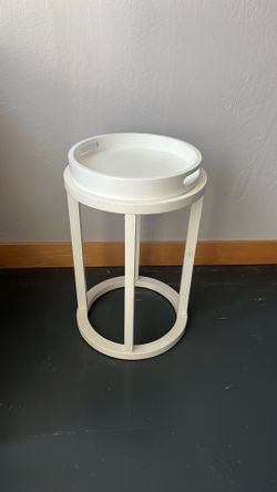 White Round Accent Side Table with Removable Tray - Cute and Practical!