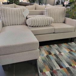 New Sectional With CUPHOLDERS Grey