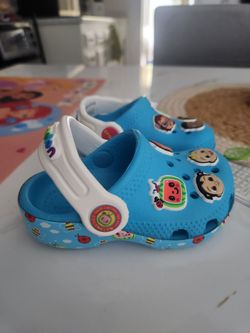 COCOMELON Toddler CROCS Size C4 new