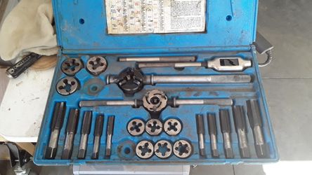 Blue point tap and die set