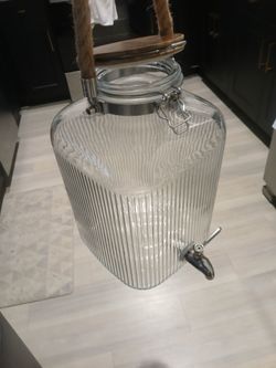 Glass water dispenser