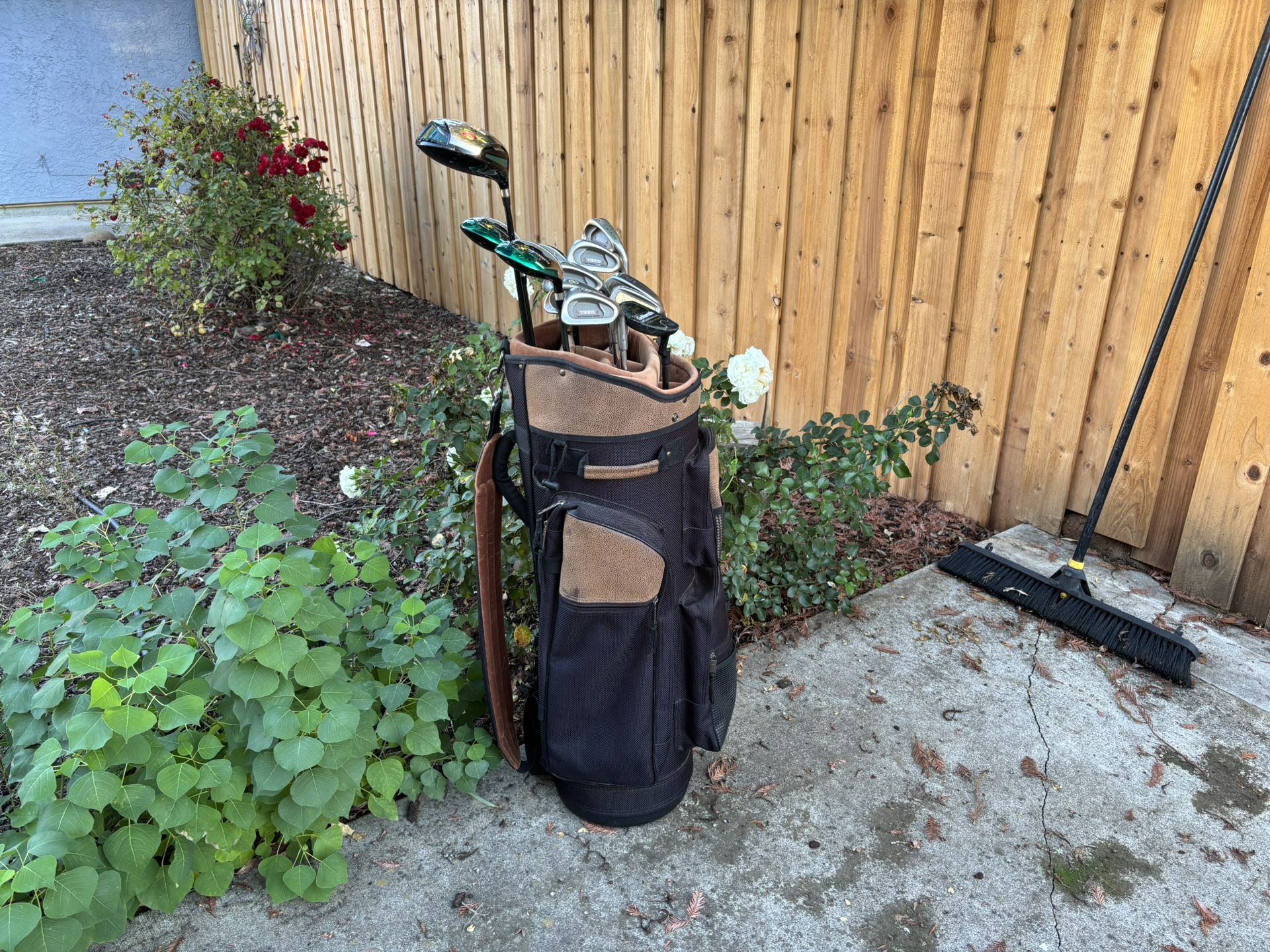 Tru-Form Torrid Golf Set (Warrior Driver+fairway woods+5i-pw+sw+putter+bag)